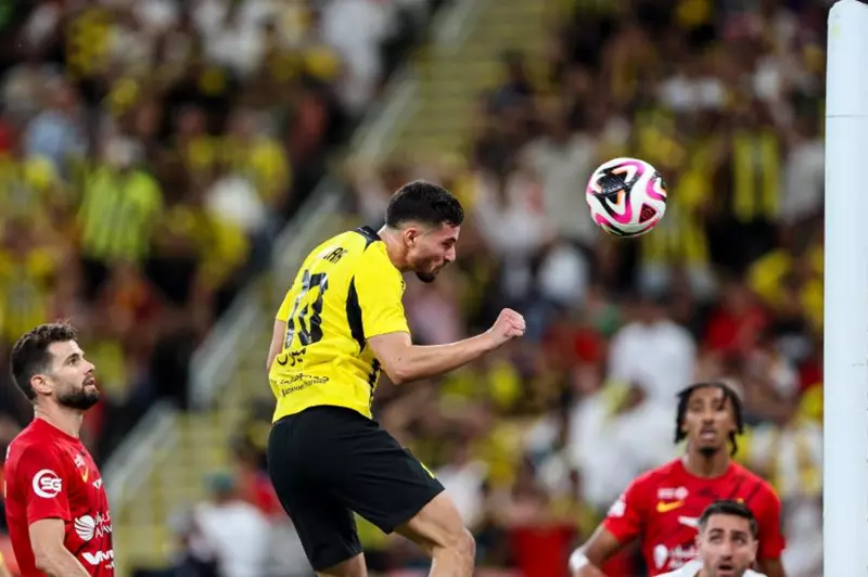 اتحاد جدة يتوّج بلقب كأس الملك بقيادة بنزيما وعوار (فيديو)
