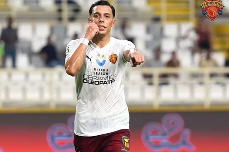 بلحاج ينتشل سيراميكا كليوباترا ويعيد الروح للمباراة أمام بيراميدز (فيديو)
