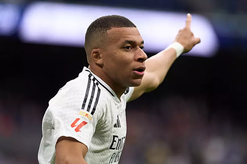 ريال مدريد يقدم عرضاً لمبابي لاستلام قميص لوكا مودريتش - يلا شوت سمارت | Yalla Shoot Smart بث مباشر اهم مباريات اليوم ريال مدريد يقدم عرضاً لمبابي لاستلام قميص لوكا مودريتش