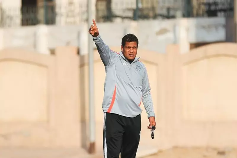 الجونة يُعلن انتهاء التعاون مع المدرب علاء عبد العال بعد موسمين من العمل المشترك