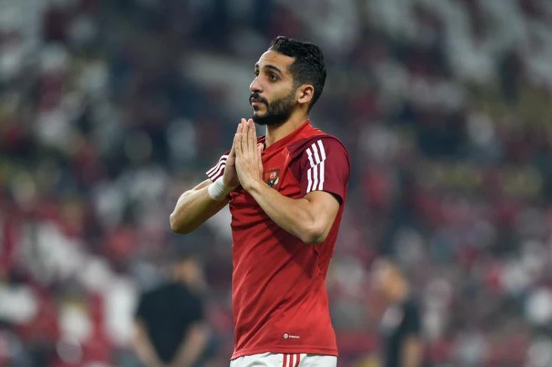 كريم فؤاد: قرب الأهلي من الدوري بات واضحًا بعد مواجهة بيراميدز.. وميسي هو “ملك الكرة”