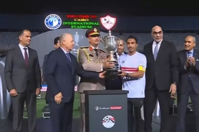 لحظة مؤثرة: شيكابالا يسلم كأس مصر لعبد الشافي في وداعه المؤثر بعد تتويج الزمالك