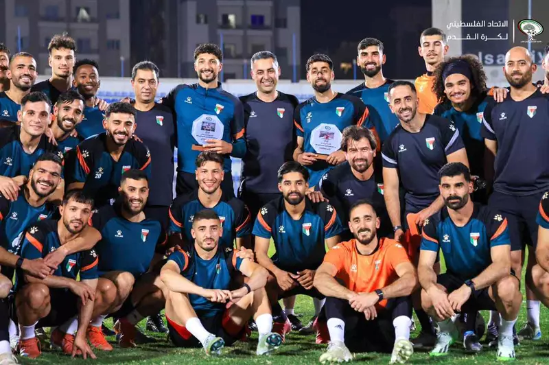 منتخب فلسطين يحتفي بوسام أبو علي بعد تحقيقه لقب الدوري - يلا شوت سمارت | Yalla Shoot Smart بث مباشر اهم مباريات اليوم منتخب فلسطين يحتفي بوسام أبو علي بعد تحقيقه لقب الدوري مع الأهلي